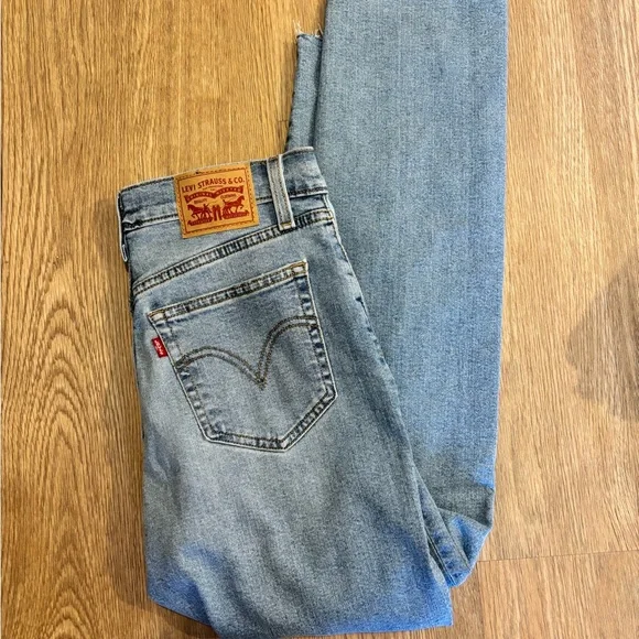 Levi’s Wedgie Straight Jeans - Picture 4 of 6